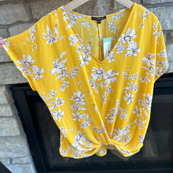 NWT WEST KEI Allura Knot Detail Blouse YELLOW 💛 Women Med Front TIE KNOT V-Neck - Picture 3 of 12